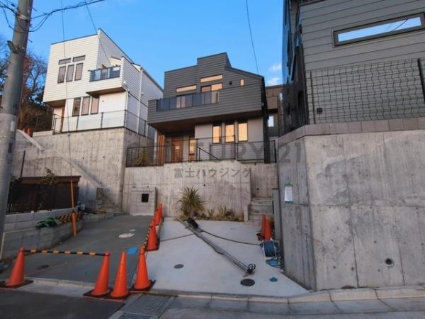 藤沢市片瀬4丁目Ⅱ　新築2号棟　全3棟