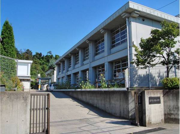 藤沢市片瀬山５丁目の中古一戸建て(藤沢市立片瀬小学校)
