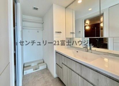 レーベン鵠沼海岸BLUENOVA