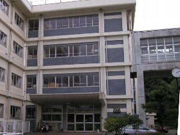 鎌倉市扇ガ谷4丁目の中古一戸建て(鎌倉市立御成中学校)