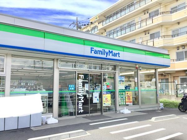 ココタウンヒルトップマリーナ(ファミリーマート　藤沢稲荷店)