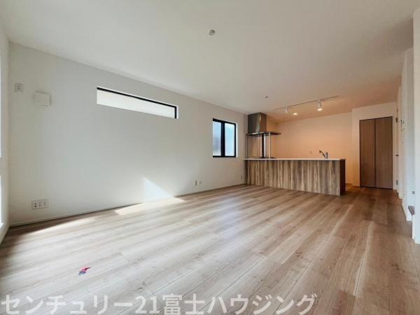 藤沢市辻堂元町2丁目　新築戸建2号棟　全3棟