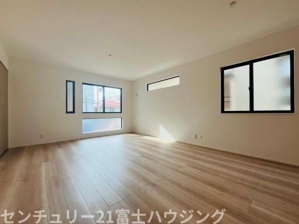 藤沢市辻堂元町2丁目　新築戸建2号棟　全3棟