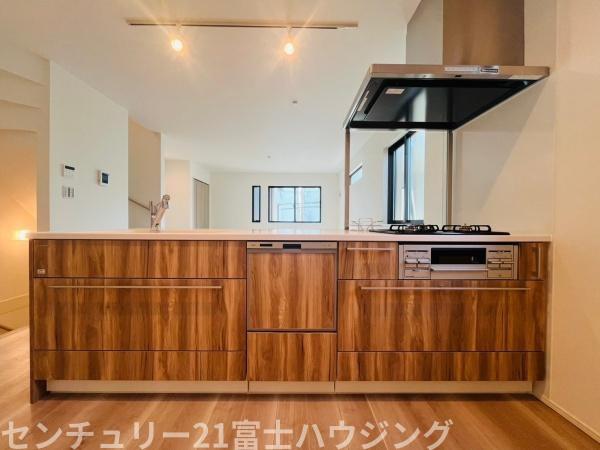 藤沢市辻堂元町2丁目　新築戸建2号棟　全3棟