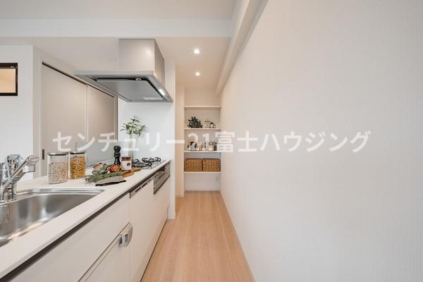 グランシティ湘南海岸　マリナージュスクエア