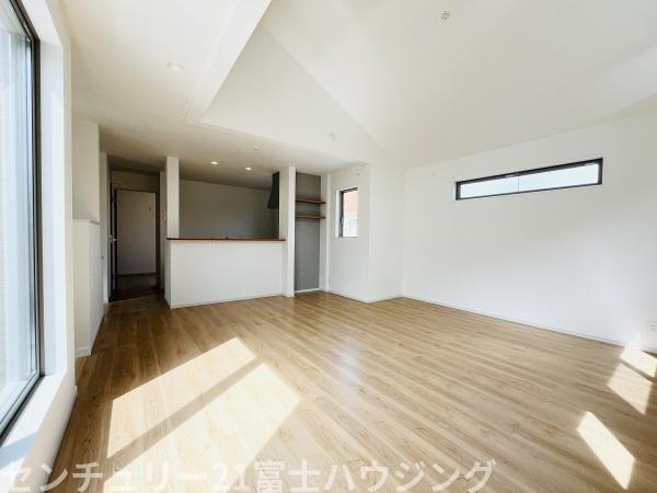 藤沢市辻堂東海岸2期　新築戸建2号棟　全3棟