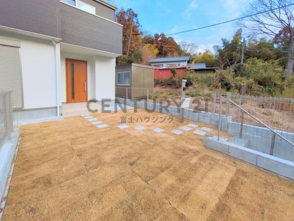 藤沢市立石2期　新築戸建2号棟　全3棟