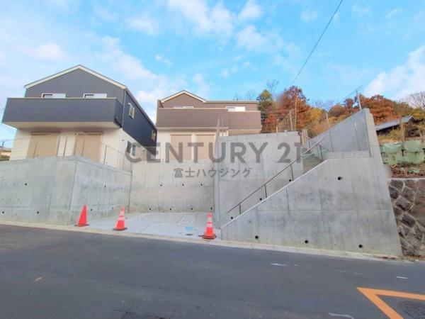 藤沢市立石2期　新築戸建2号棟　全3棟