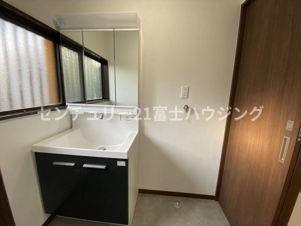 藤沢市城南３丁目の中古一戸建て