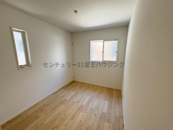 茅ヶ崎市若松町　新築戸建2号棟　全3棟