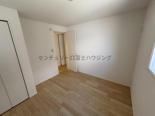 茅ヶ崎市若松町　新築戸建2号棟　全3棟