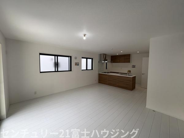 茅ヶ崎市室田3丁目　新築戸建2号棟　全2棟