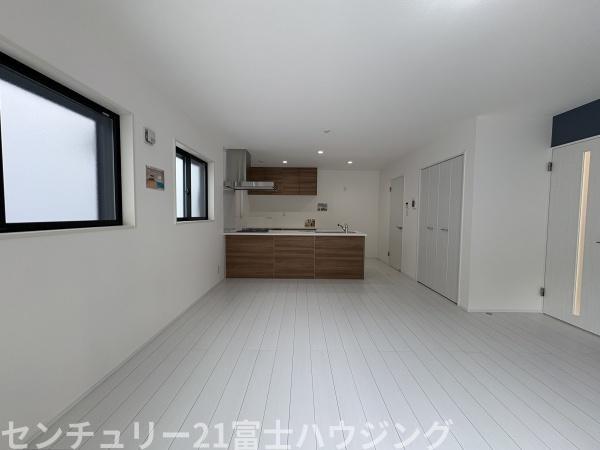 茅ヶ崎市室田3丁目　新築戸建2号棟　全2棟