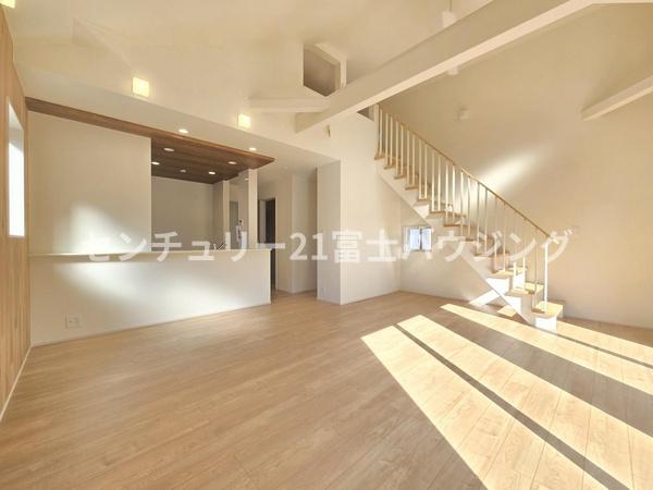 藤沢市遠藤　新築戸建1号棟　全2棟