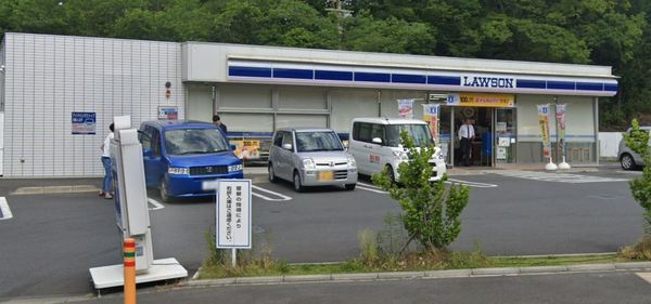 オクトス湘南茅ヶ崎ヴィスタヒル(ローソン茅ヶ崎殿山公園入口店)