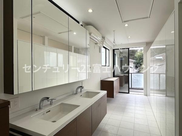 鎌倉市材木座６丁目の中古一戸建て