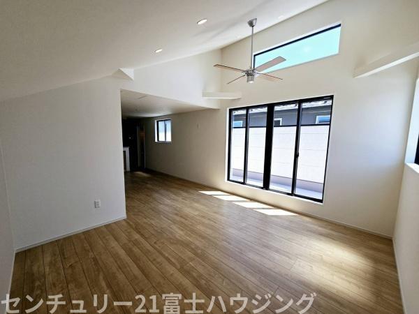 藤沢市鵠沼海岸4期　新築戸建2号棟　全2棟