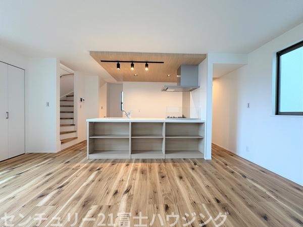 茅ヶ崎市浜竹1丁目　新築戸建4号棟　全6棟