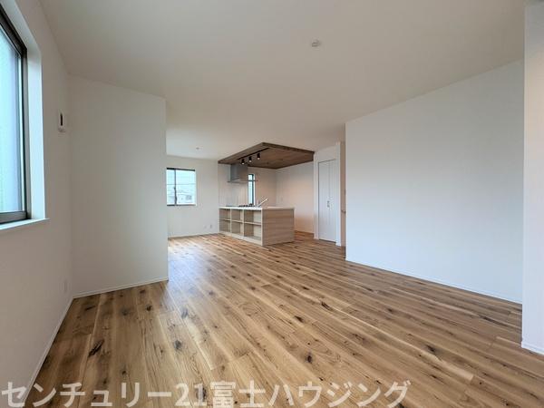 茅ヶ崎市浜竹1丁目　新築戸建5号棟　全6棟