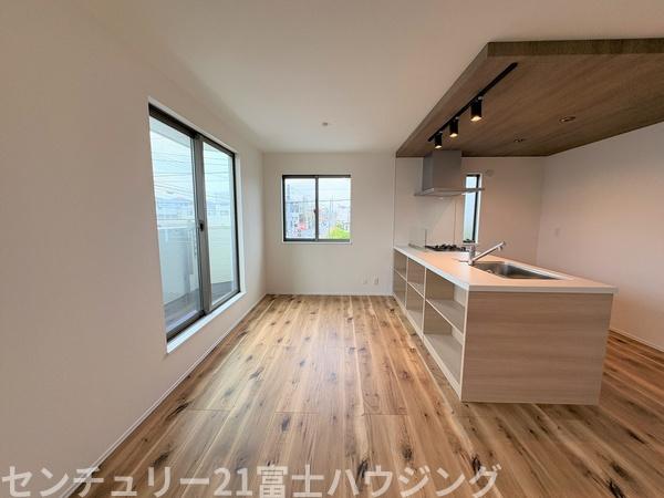 茅ヶ崎市浜竹1丁目　新築戸建5号棟　全6棟