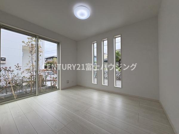 鎌倉市稲村ガ崎5丁目　新築戸建1号棟　全2棟