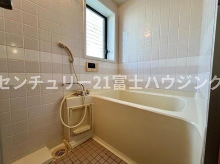 鎌倉市七里ガ浜東４丁目の中古一戸建て