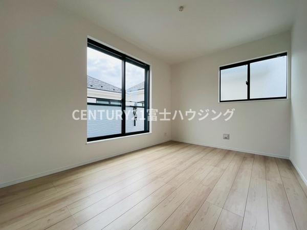 藤沢市亀井野3256番　新築戸建2号棟　全3棟