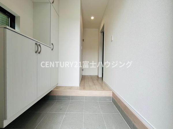 藤沢市亀井野3256番　新築戸建2号棟　全3棟