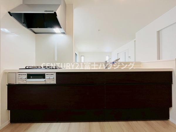 藤沢市亀井野3256番　新築戸建2号棟　全3棟
