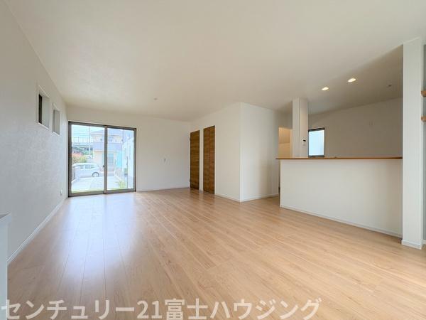 茅ヶ崎市柳島1期　新築戸建2号棟　全2棟