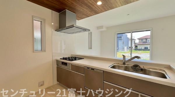 茅ヶ崎市中島　新築戸建3号棟　全3区画