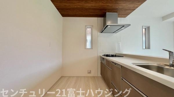 茅ヶ崎市中島　新築戸建3号棟　全3区画