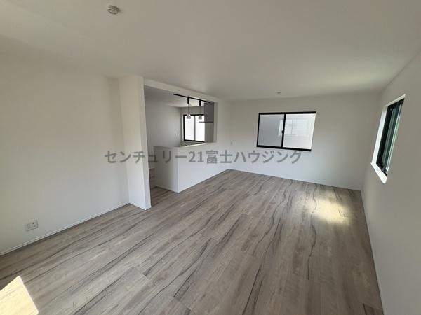 茅ヶ崎市円蔵2丁目　新築戸建2号棟　全4棟