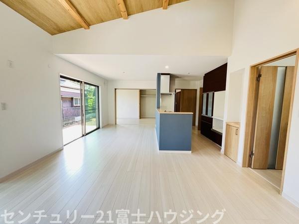 茅ヶ崎市堤　新築戸建　全１棟