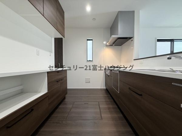 藤沢市辻堂太平台2丁目2期　新築戸建2号棟　全4棟