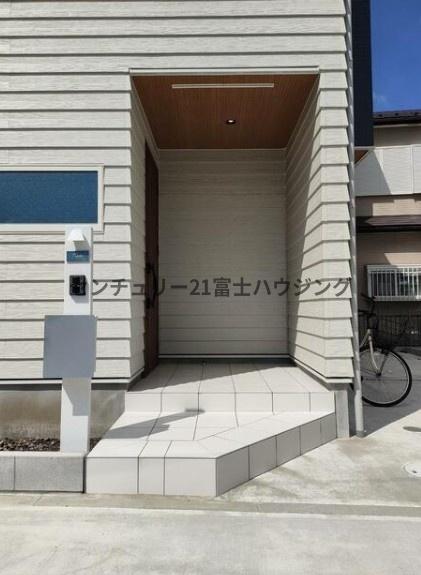 茅ヶ崎市矢畑の中古一戸建て(玄関)