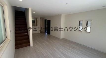 藤沢市稲荷１丁目の中古一戸建て