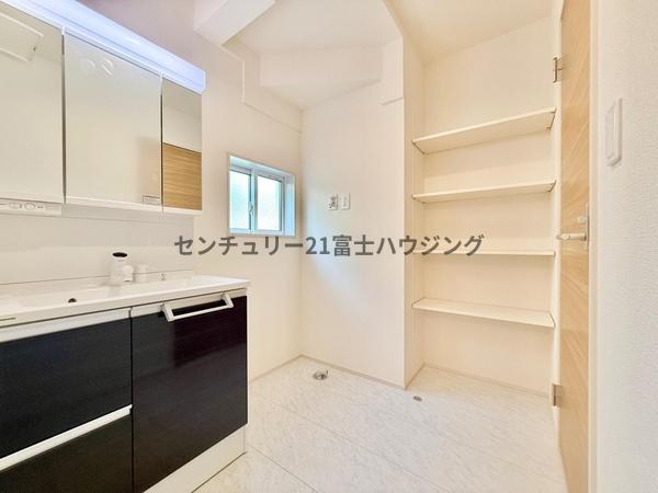 藤沢市高倉　新築戸建1号棟　全3棟