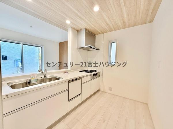 藤沢市高倉　新築戸建1号棟　全3棟