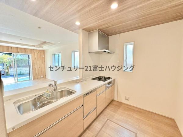 藤沢市高倉　新築戸建3号棟　全3棟