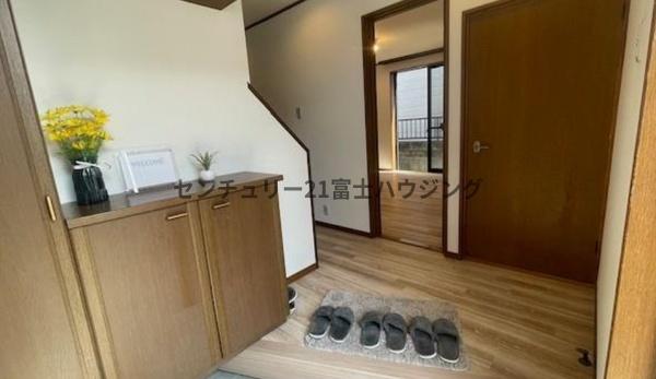 茅ヶ崎市富士見町の中古一戸建て(玄関)