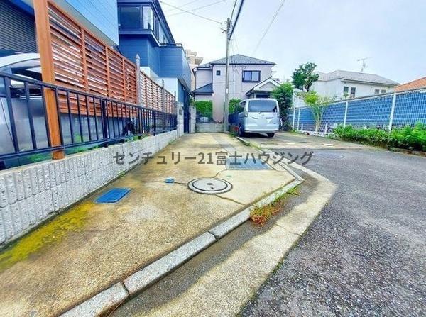 茅ヶ崎市富士見町の中古一戸建て(前面道路含む現地写真)