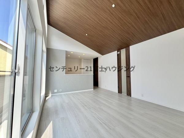 藤沢市善行3丁目 新築戸建2号棟 全4棟(リビング)