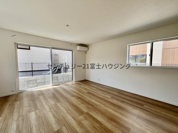 藤沢市善行3丁目 新築戸建4号棟 全4棟(リビング)