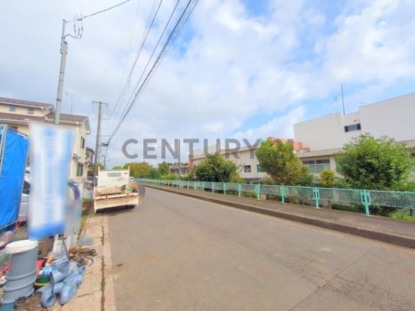 藤沢市亀井野7期 新築戸建2号棟 全3棟(前面道路含む現地写真)