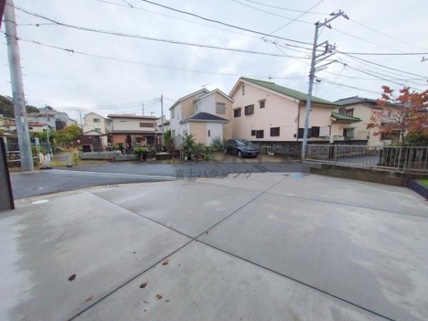 茅ヶ崎市高田1丁目 新築戸建 全1棟(前面道路含む現地写真)
