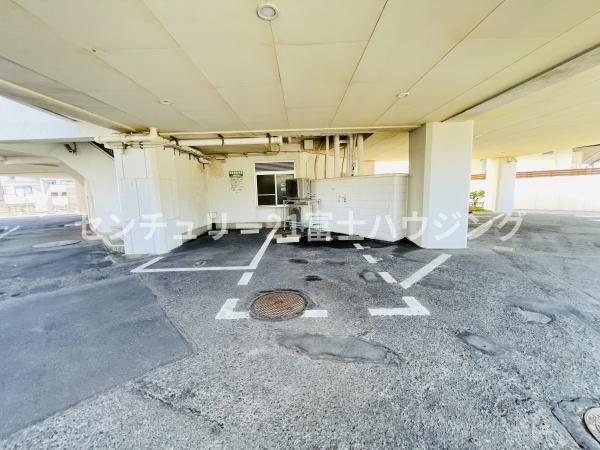 片瀬東映マンション(駐車場)