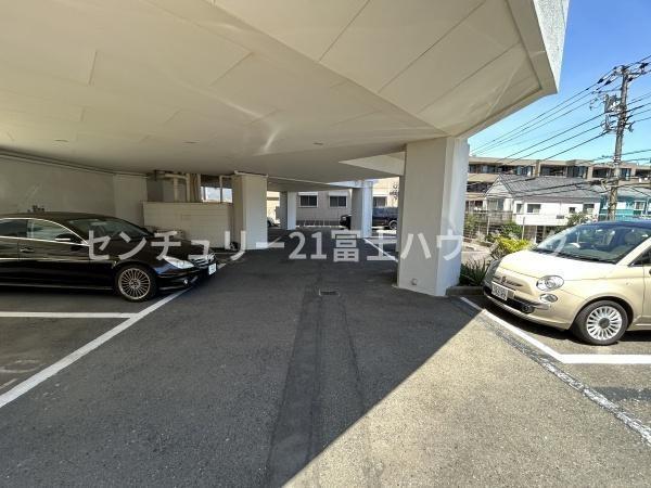 片瀬東映マンション(駐車場)