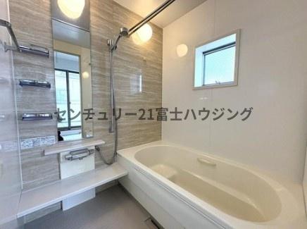 茅ヶ崎市菱沼1丁目の中古一戸建て(バス)