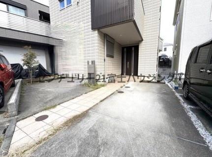 茅ヶ崎市菱沼1丁目の中古一戸建て(駐車場)